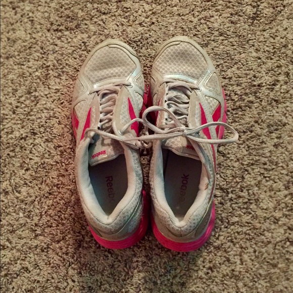 Pink Reebok shoes - Picture 2 of 3