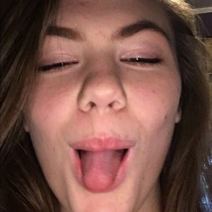 Meet your Posher, Isabel