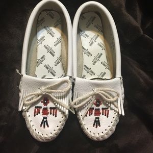 Minnetonka moccasins size 6 1/2