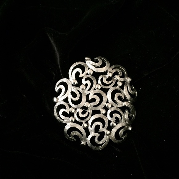 Vintage Silver Circle Scroll Brooch Pin