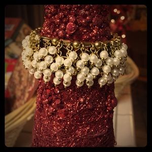 Gold pearl expandable bracelet