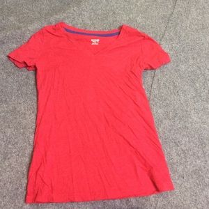 Women medium red v-neck tee