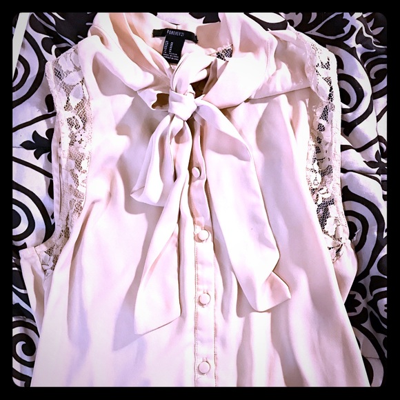Cream faux silk and lace sleeveless button up top - Picture 1 of 4
