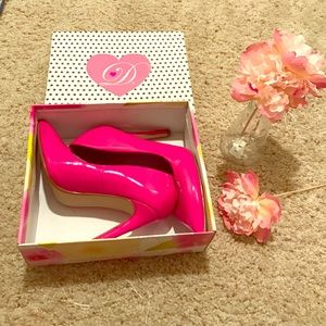 LIKE NEW Pink Faux Patent Leather Barbie Pink Heel