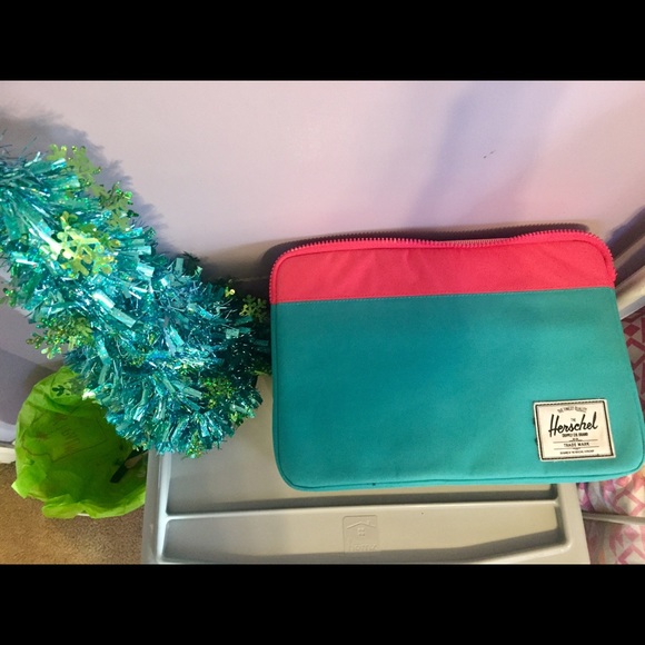 Hershel Laptop Case