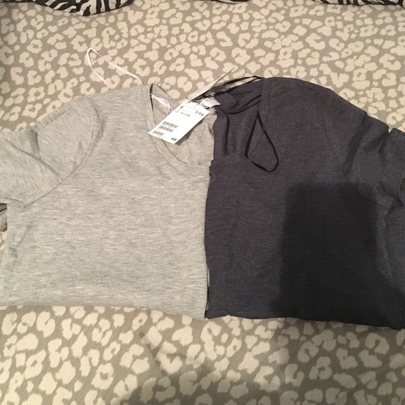 2 Basic T's from Divided by H&M - Picture 4 of 4