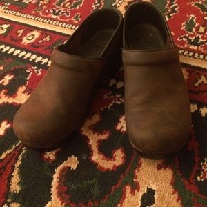 Beautiful pair of brown Dansko clogs size 39