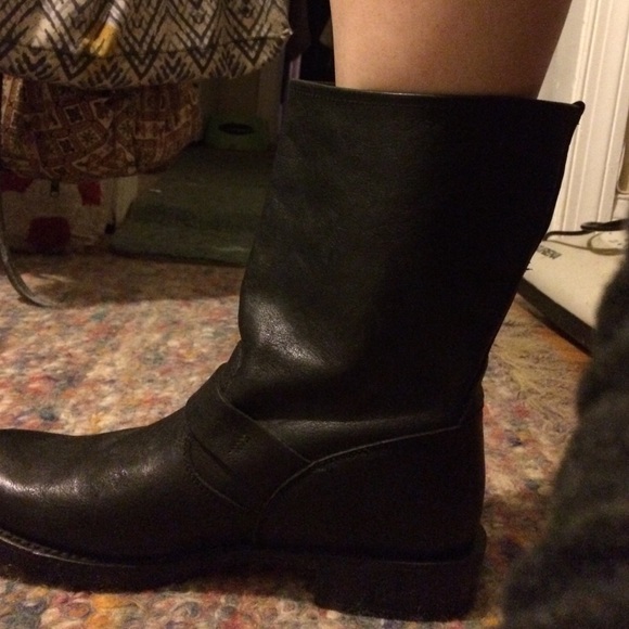 EXTRA PIC OF BOOT