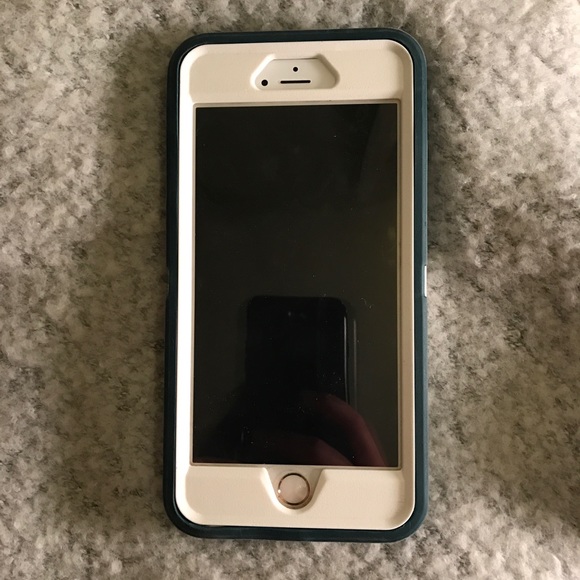 ‼️CLOSET CLEANOUT‼️ IPhone 6 Plus OtterBox