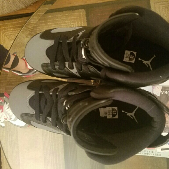 Kids Jordans retro 6's - Picture 2 of 3