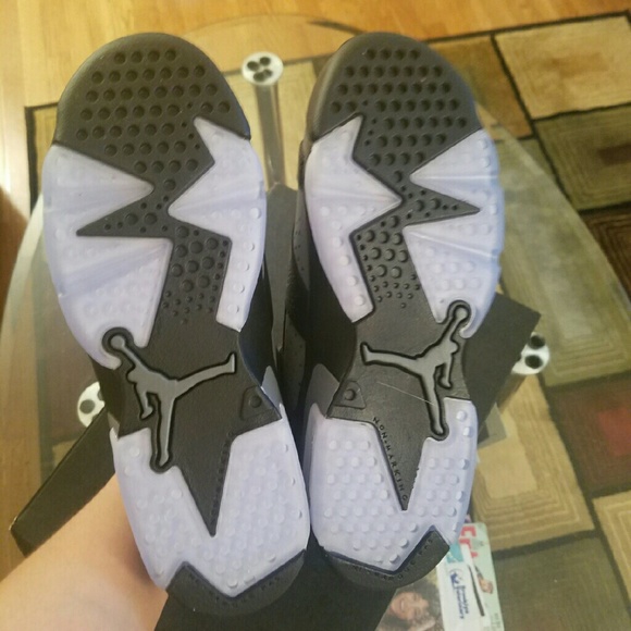 Kids Jordans retro 6's - Picture 3 of 3