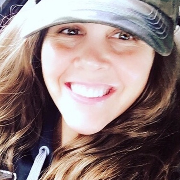 Meet your Posher, Abi - Picture 3 of 4