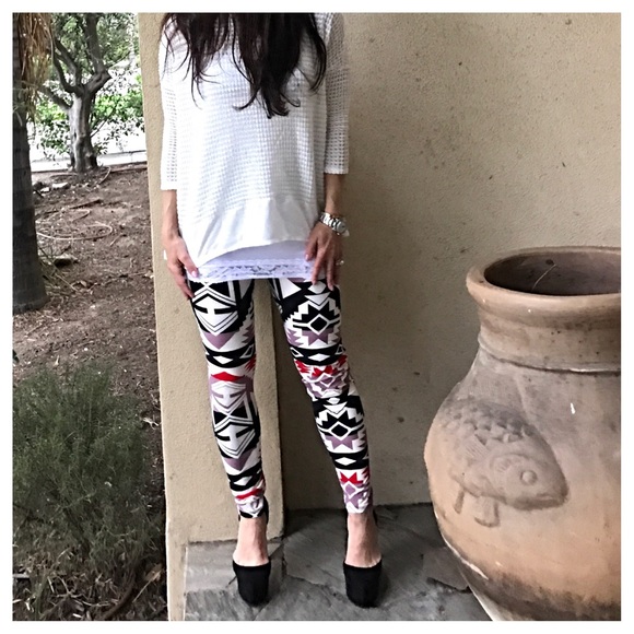 🆕 Aztec leggings - Picture 2 of 4