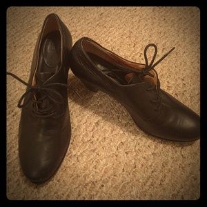 Frye heeled Oxford