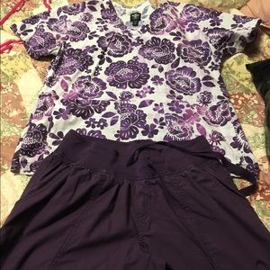 MED COUTURE NURSING SCRUBS SET SIZE SMALL PETITE.