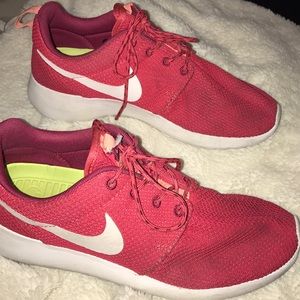 Roshe Runs pinkish red