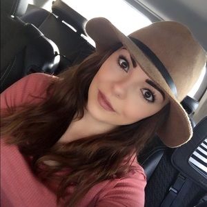 Meet your Posher, Danielle