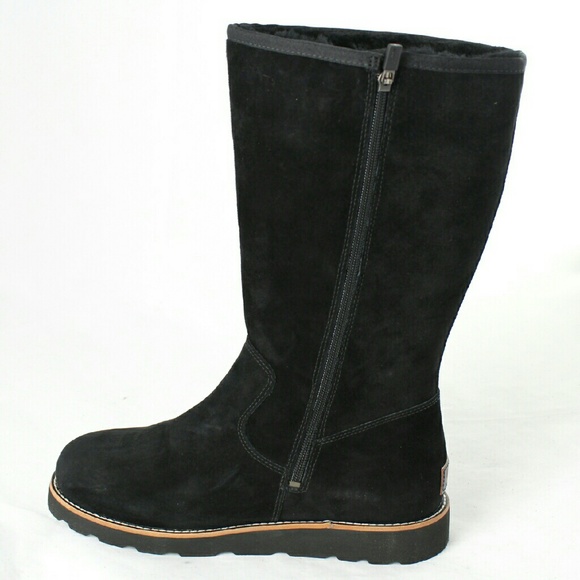 NWT  UGG Australia Women' ETTA  Suede Black Sz 11 - Picture 2 of 4