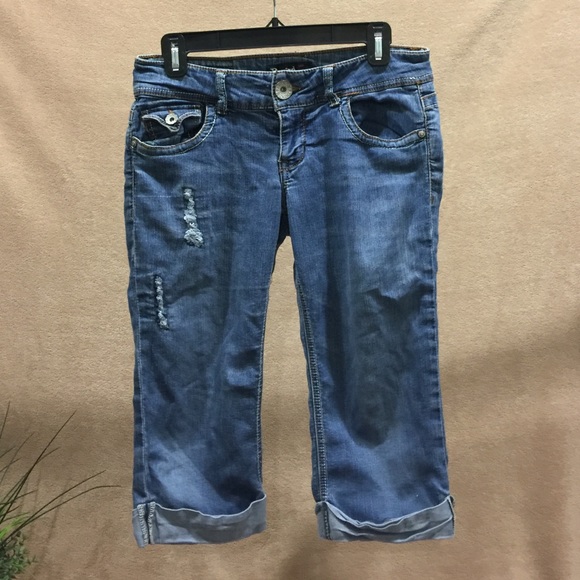 Rewind Distressed Crop - Picture 2 of 4