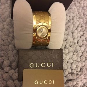 Gucci Twirl Watch