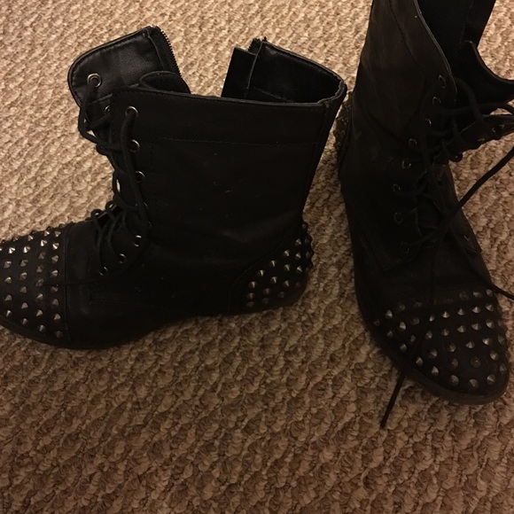 Combat boots