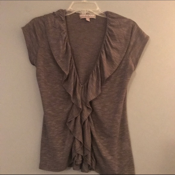 Gray ruffled top