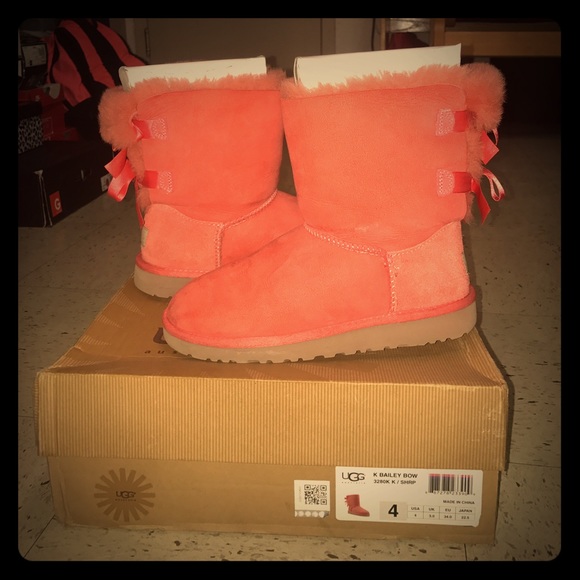 Salmon Bailey Bow Uggs!!