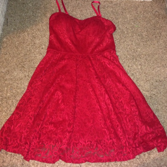 Red laced dress - Picture 1 of 1