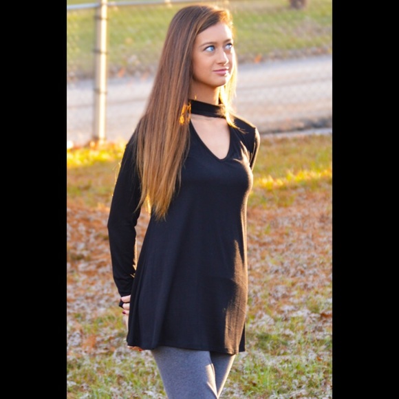 Timeless Black Long Sleeves Keyhole Top - Picture 2 of 3