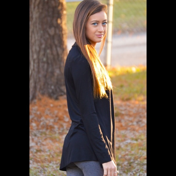 Timeless Black Long Sleeves Keyhole Top - Picture 3 of 3