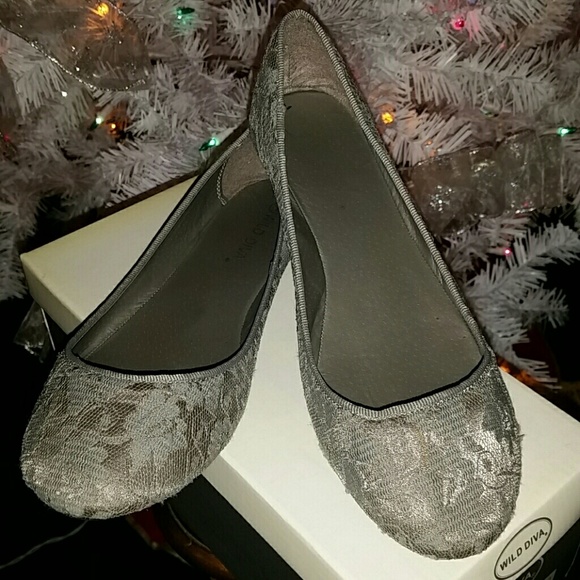 Grey Lace Ballet Flats