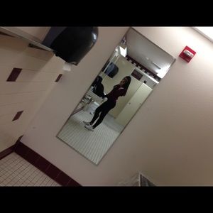 Meet your Posher, Ema