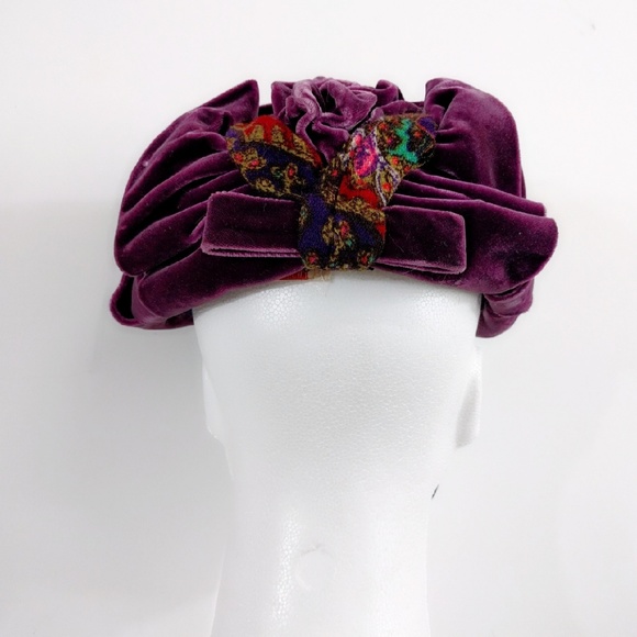 Vintage 1960s Amethyst Purple Paisley 3D Velvet Turban Tilt Hat - Picture 3 of 4