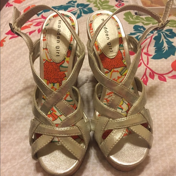 Madden girl pewter wedges size 8m