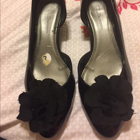 Black Patton shoes w a flower size 8m