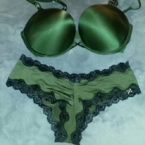 Victoria secret set 36D Large bottoms
