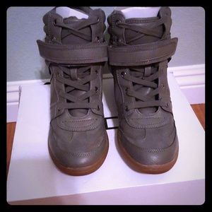 Beautiful Aldo shoes ! Perfect for this winter