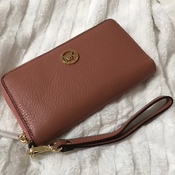 Brand NWT Antique Rose Lg Iphone Wallet/Wristlet