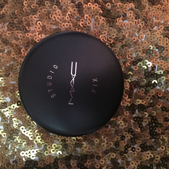 Brand new non authentic MAC face powder ✨