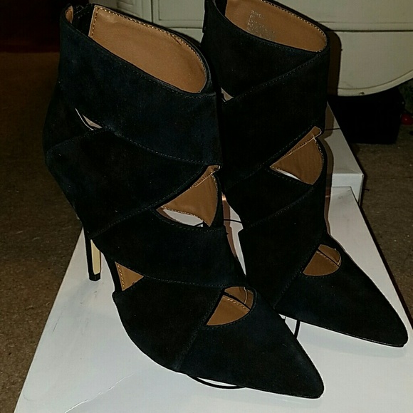 Steve madden winkkk booties. Suede size 8. Nwb