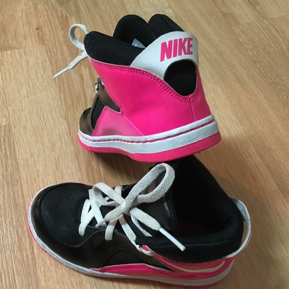 🎉SALE‼️Mint condition toddler size 10 NIKE SHOES.