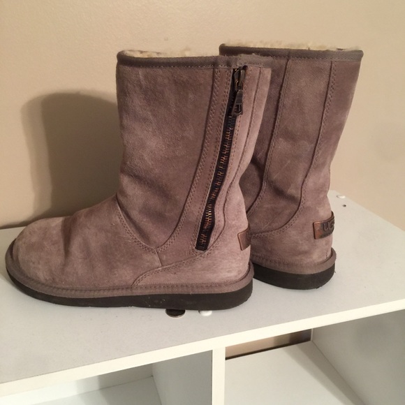 • UGG Australia Boots •