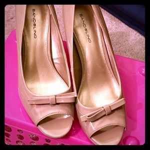 Bandolino Nude bow peep toe heels