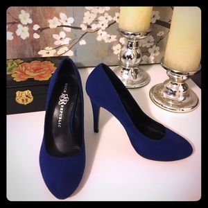 Rock and Republic blue suede pumps