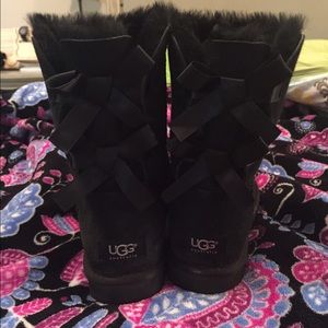 Authentic black shirt bailey bows