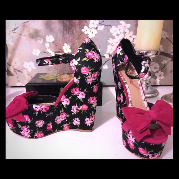 Retro platform wedges