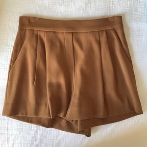 Aritzia brown pleated shorts