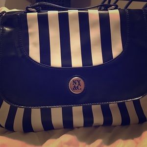 Black & White New York & Co cross body bag! 🔲