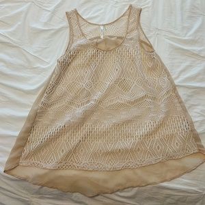 Textured layering tank