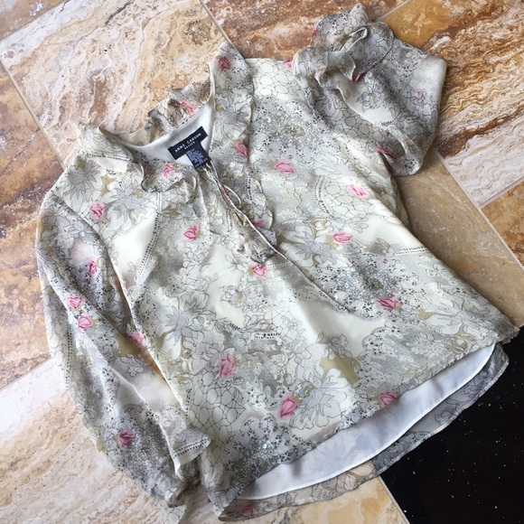 Anne Carson Cream blouse print ruffle sleeve/Vneck
